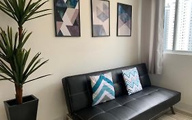 1103- Apartamento Encantador, amplo e decorado, mobiliario moderno, cozinha completa com utensílios , Excelente vista da cidade e localização privelegiada no bairro Bigorrilho